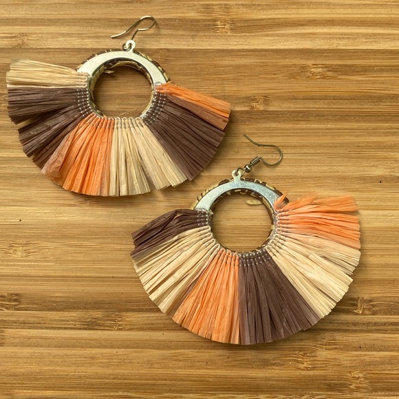 Fun beachy large 'straw' earrings - Picture 2 of 9